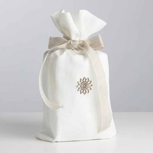 Simple and beautiful white fabric urn for ashes made of the finest ecological Italian linen and adorned with a delicate wooden ornament.